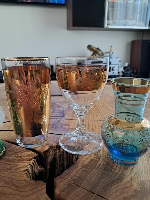 Zestaw Szkła Vintage – Karafka, Kieliszki, Wazoniki