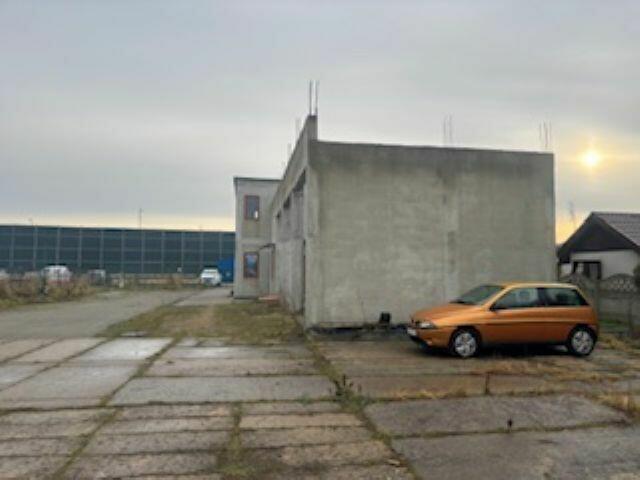 Syndyk sprzeda 1/2 udział - budynek / hala - Tychy