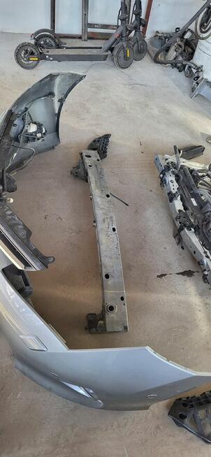 Sprzedam komplet przod toyota auris 2 hybryda