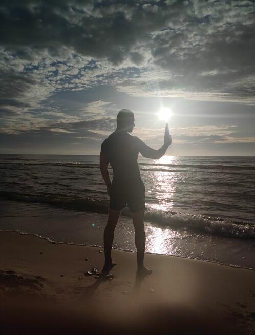 Normalny facet szuka normalnej kobiety – podobno gdzieś jest