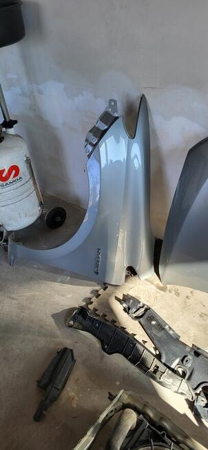 Sprzedam komplet przod toyota auris 2 hybryda