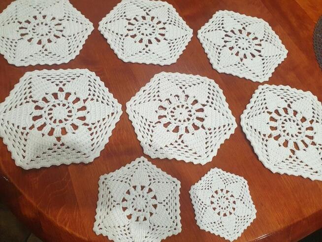 Białe szydełkowe serwetki 8 szt