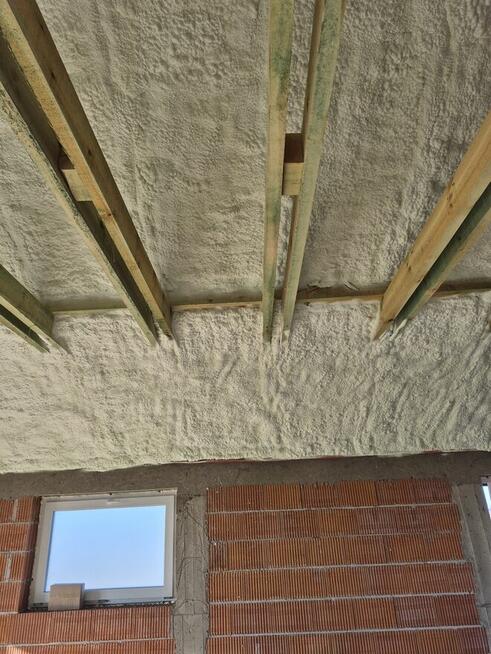 Ocieplanie izolacja pianą pur