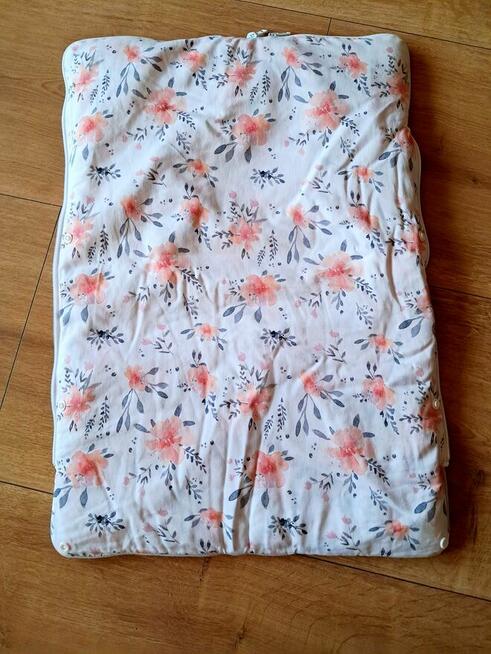 Wkładka do fotelika lub wózka z dopinaną kołderką