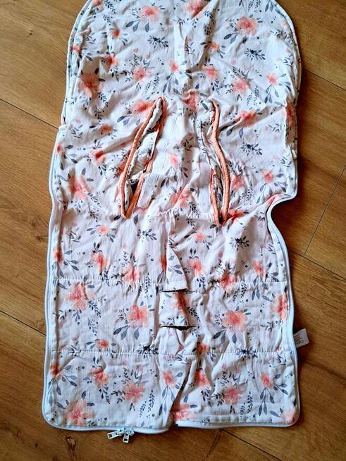 Wkładka do fotelika lub wózka z dopinaną kołderką