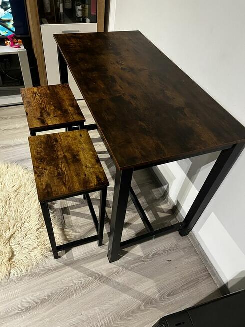 Stół barowy i 2 hokery