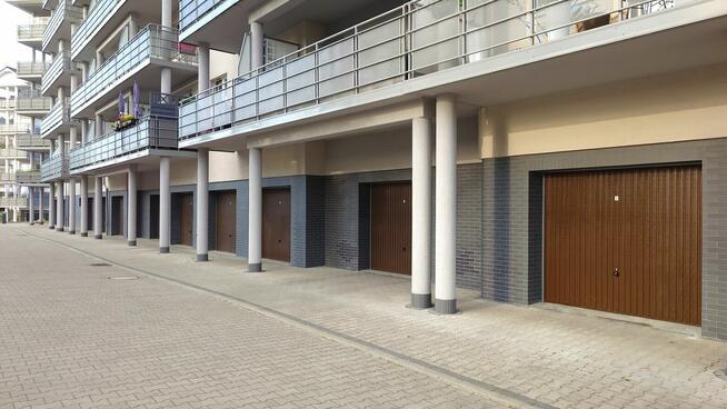 Garaż ul. Sosnkowskiego 45-59 / Pl. J. Pawła II