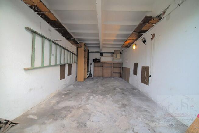 Garaż blisko Sky Tower