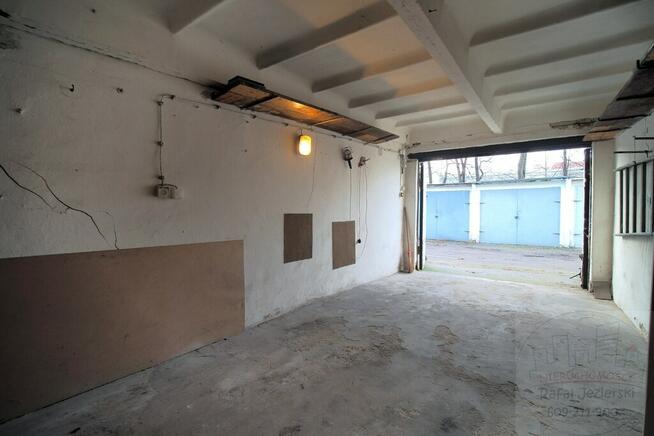 Garaż blisko Sky Tower