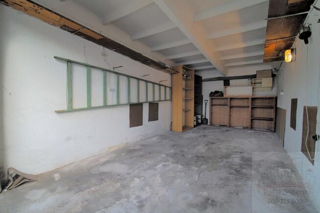 Garaż blisko Sky Tower