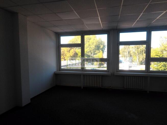 30 m 2 biuro ,dobry dojazd ,parking,dostęp 24h