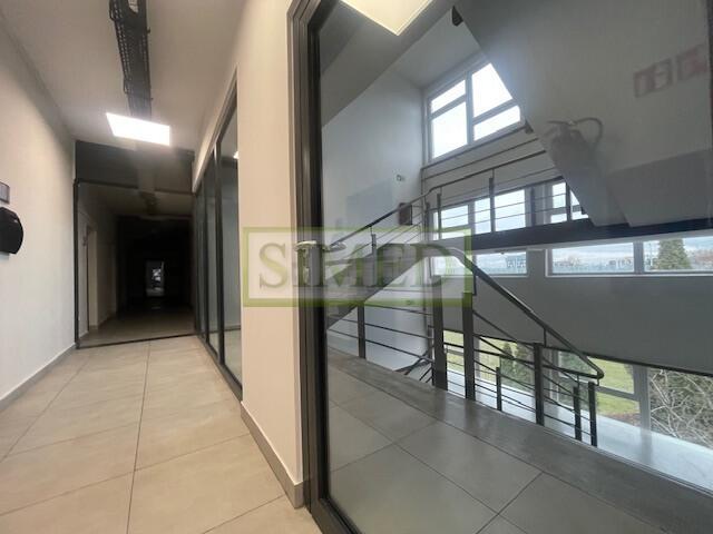 30 m 2 biuro ,dobry dojazd ,parking,dostęp 24h