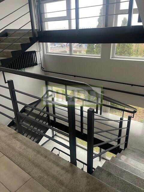 30 m 2 biuro ,dobry dojazd ,parking,dostęp 24h