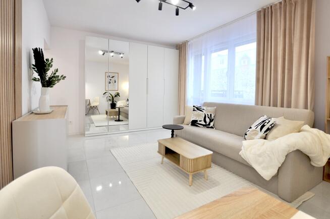 Apartament | 1 Piętro | Balkon | Prywatny Parking