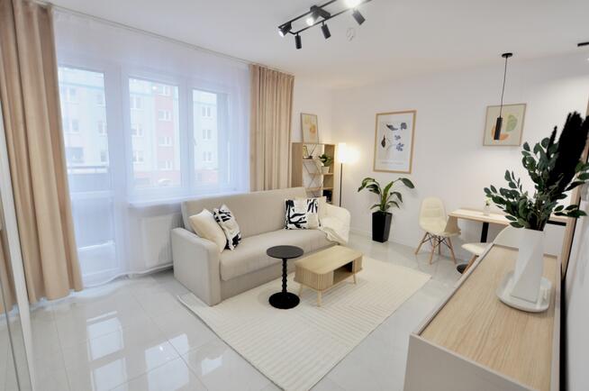 Apartament | 1 Piętro | Balkon | Prywatny Parking