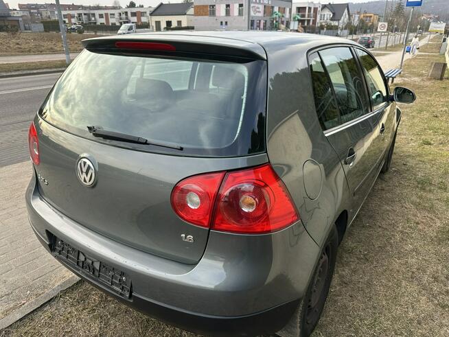 Volkswagen Golf 1,6 MPI, 5 drzwi,CLIMAtic, isofix, ESP, opony wielosezonowe, z Niemiec