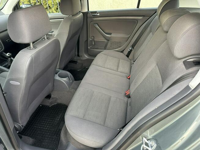 Volkswagen Golf 1,6 MPI, 5 drzwi,CLIMAtic, isofix, ESP, opony wielosezonowe, z Niemiec
