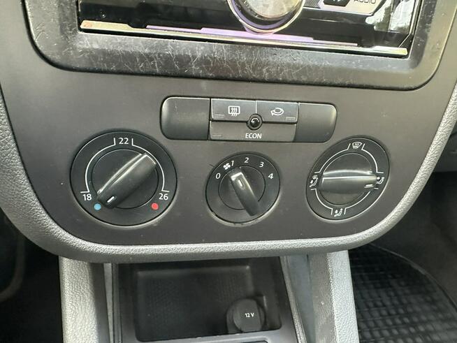 Volkswagen Golf 1,6 MPI, 5 drzwi,CLIMAtic, isofix, ESP, opony wielosezonowe, z Niemiec