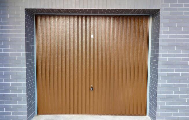 Garaż ul. Sosnkowskiego 45-59 / Pl. J. Pawła II