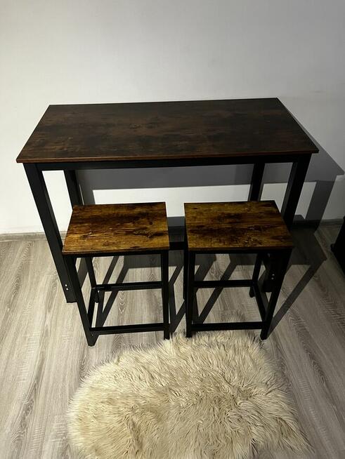 Stół barowy i 2 hokery