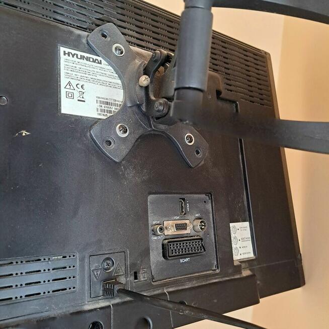 Telewizor Hyundai 21 cali z uchwytem