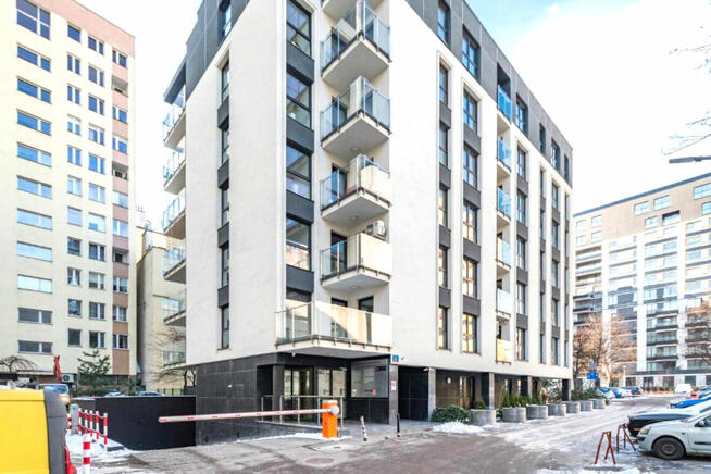 BEZPOŚREDNIO - Piękne mieszkanie: Chłodna apartamentowiec, w