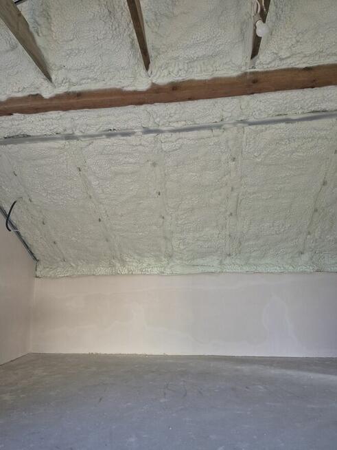 Ocieplanie izolacja pianą pur