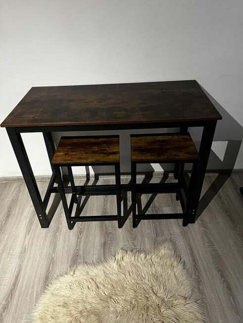 Stół barowy i 2 hokery