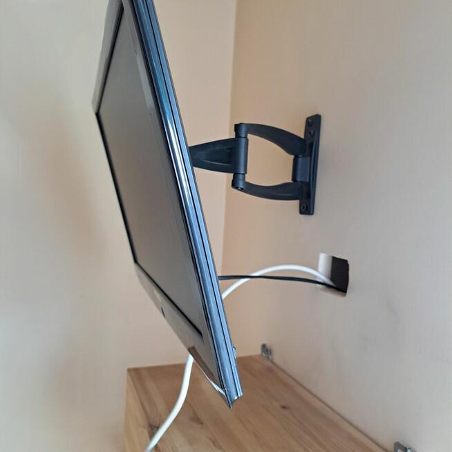 Telewizor Hyundai 21 cali z uchwytem