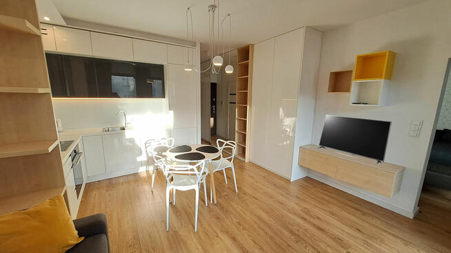 BEZPOŚREDNIO - Piękne mieszkanie: Chłodna apartamentowiec, w