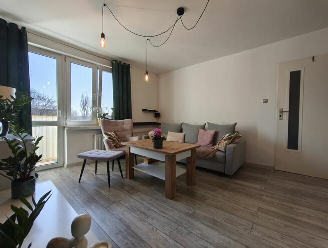 Atrakcyjna kawalerka z balkonem w dzielnicy Tysiąclecie