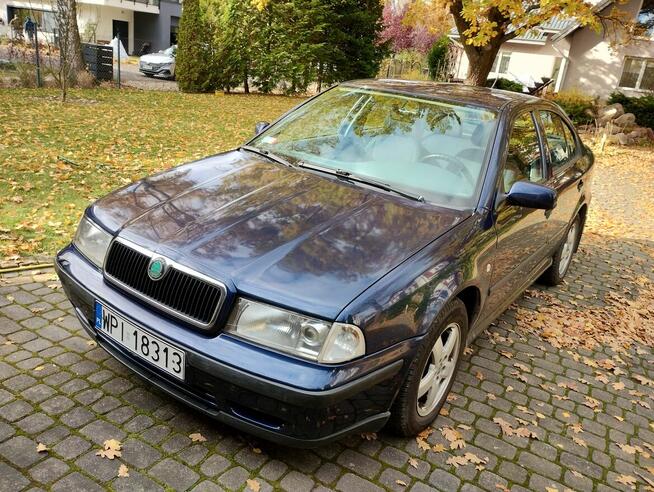 Syndyk sprzeda samochód Skoda Octavia 1.6 MR`97
