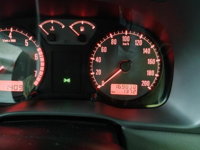 Syndyk sprzeda samochód Skoda Octavia 1.6 MR`97