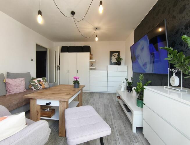 Atrakcyjna kawalerka z balkonem w dzielnicy Tysiąclecie