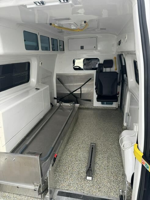 Ford Transit Custom 2,2 Tdci 125KM L2H2 Karetka Ambulans PDC + Kamera