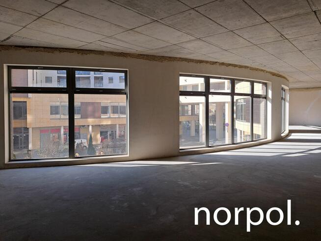 Lokal usługowo-handlowo-biurowy w reprezentacyjnym apartamentowcu, os. Ruczaj