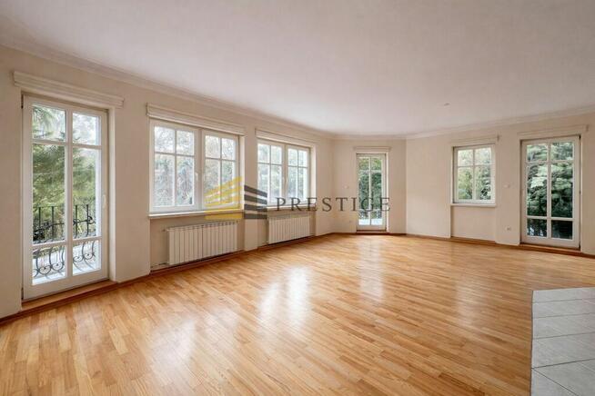 Urokliwy dom w Konstancinie blisko ASW trwa remont