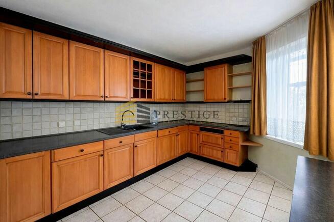 Urokliwy dom w Konstancinie blisko ASW trwa remont