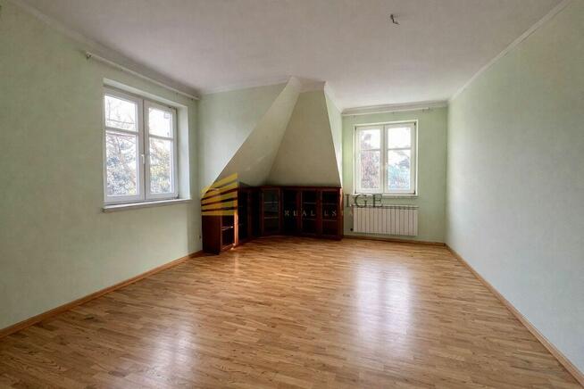 Urokliwy dom w Konstancinie blisko ASW trwa remont