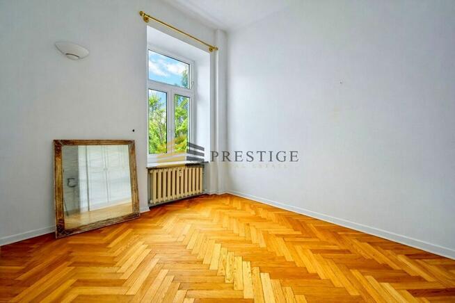 Przestronny i wysoki lokal, 2 miejsca postojowe