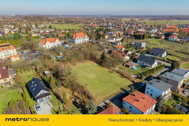 Działka wśród zieleni z dobrym dojazdem !