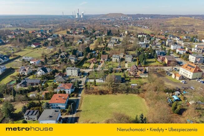 Działka wśród zieleni z dobrym dojazdem !