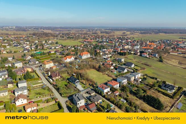 Działka wśród zieleni z dobrym dojazdem !