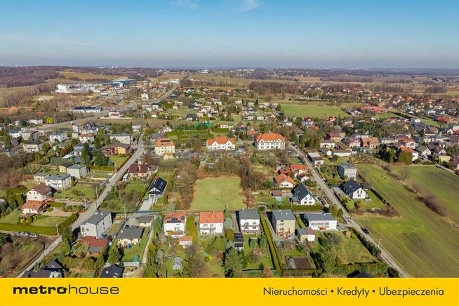 Działka wśród zieleni z dobrym dojazdem !