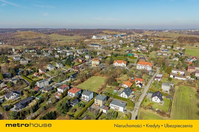 Działka wśród zieleni z dobrym dojazdem !