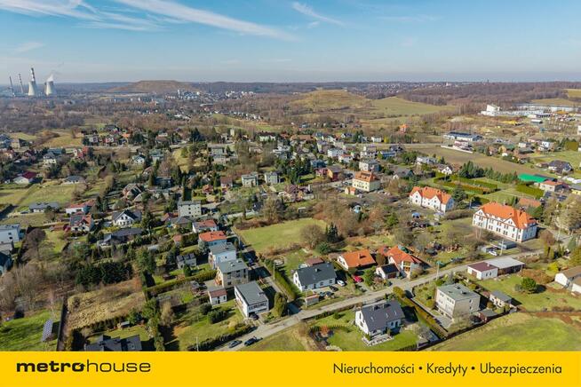 Działka wśród zieleni z dobrym dojazdem !