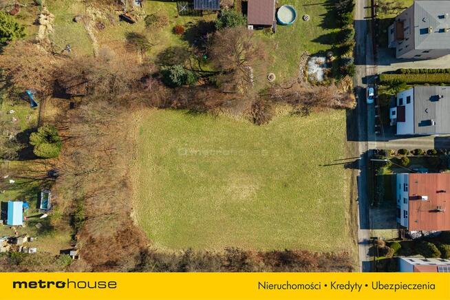 Działka wśród zieleni z dobrym dojazdem !