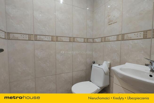 Dom z zabudowaniami gospodarczymi w Katlewie.