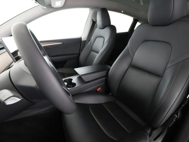 Tesla Y automat full LED skóra navi klima auto grzane fotele i kanapa ACC