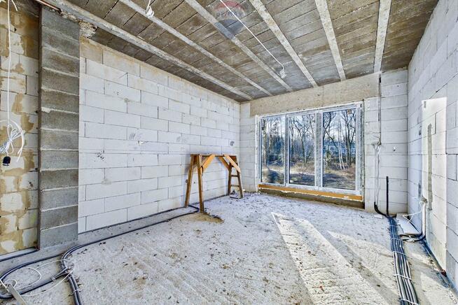 Sześć 2-kondygnacyjnych lokali, każdy z ogródkiem